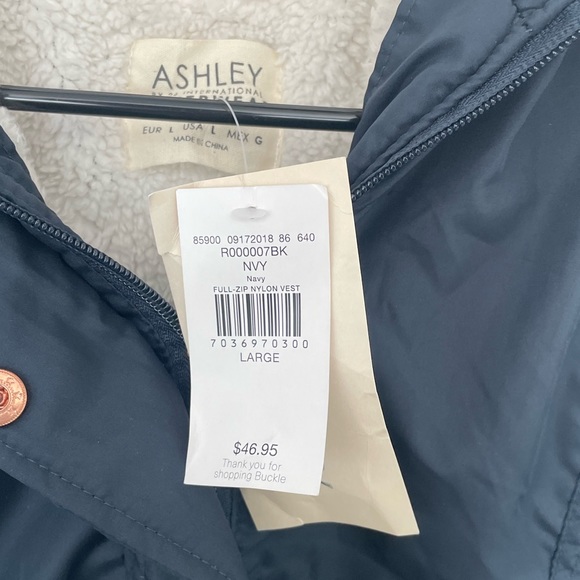 NWT Sleeveless Full-Zip Nylon Vest Ashley By 26 International Size Large (L) - Picture 5 of 5